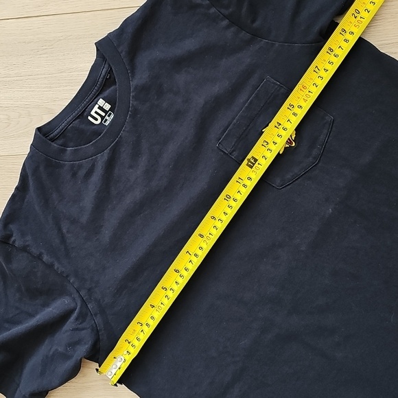 KAWS x Uniqlo UT x Sesame Street Big Bird  Navy Tee Medium - Picture 11 of 12